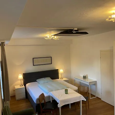 Einzimmerappartement * פריילאסינג